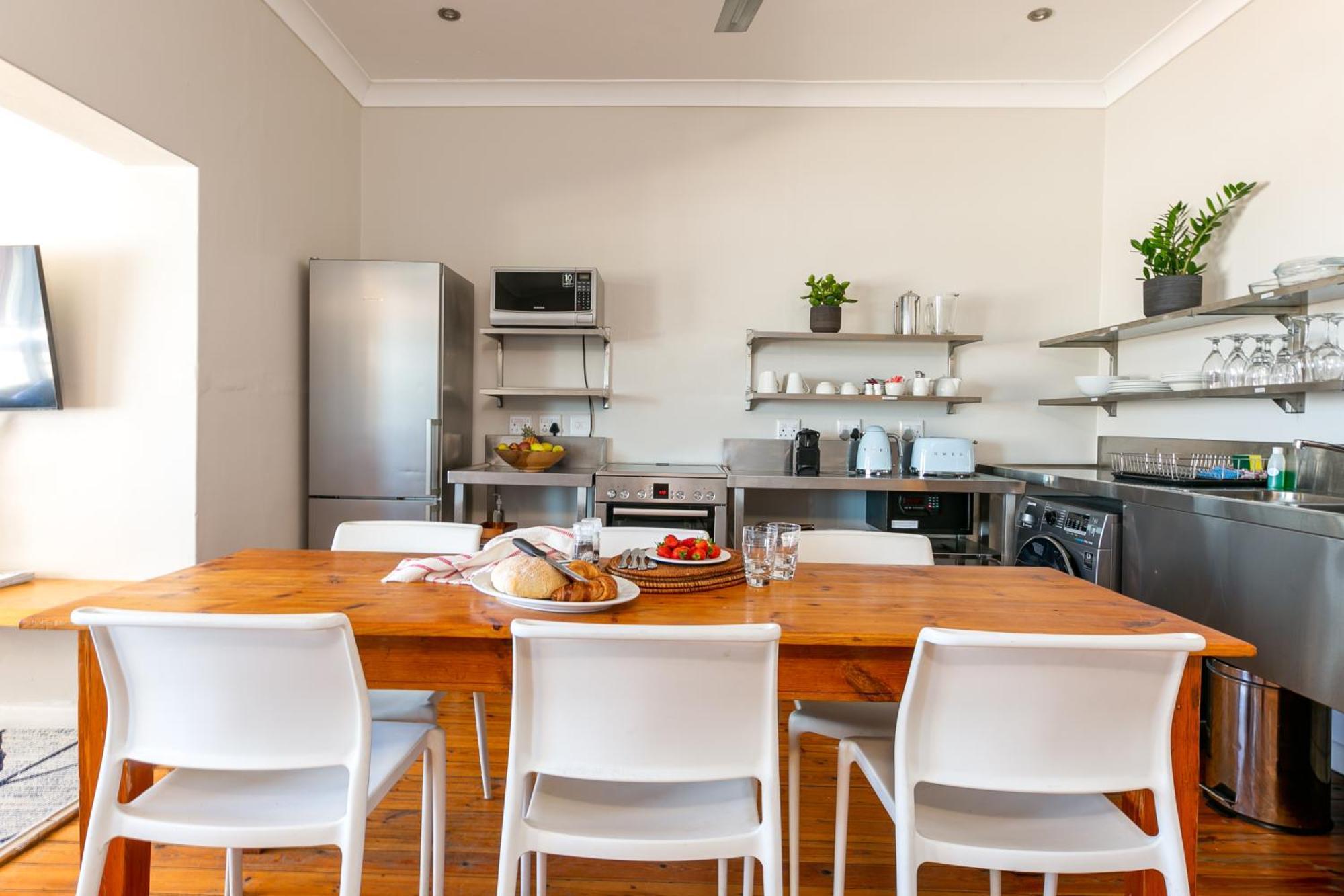 Camps Bay Village - Studios And Apartments Кейптаун Стая снимка