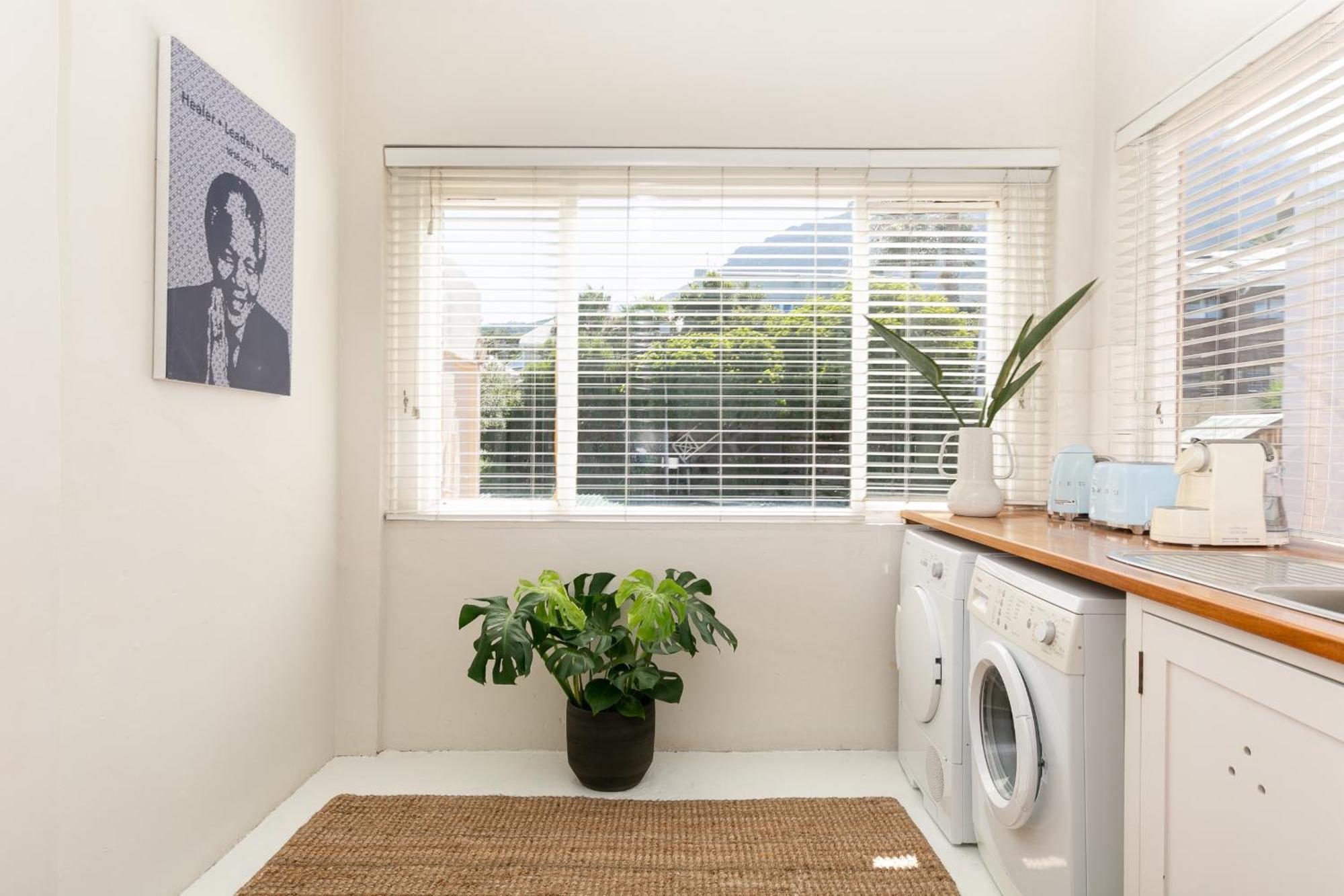 Camps Bay Village - Studios And Apartments Кейптаун Стая снимка
