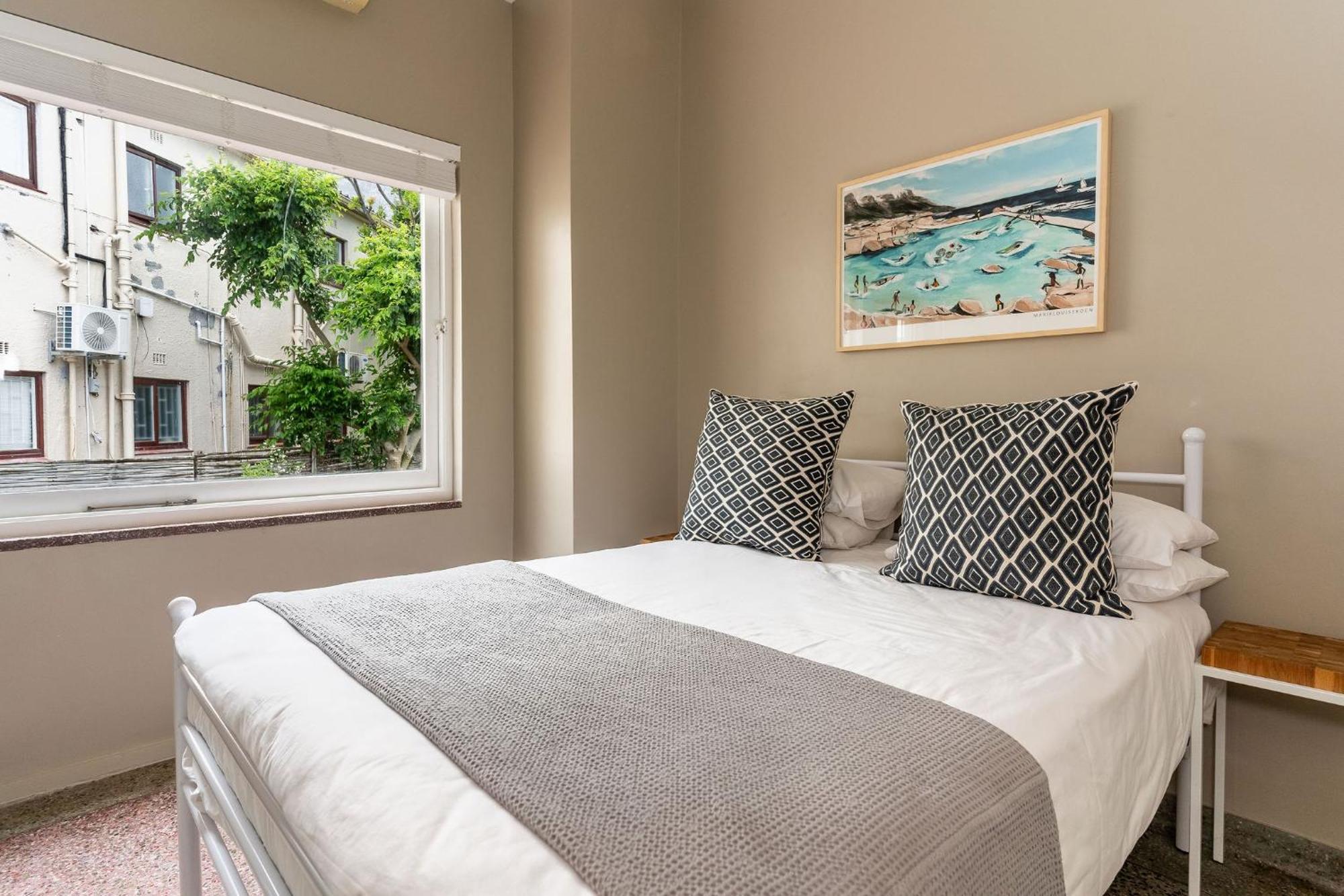 Camps Bay Village - Studios And Apartments Кейптаун Стая снимка