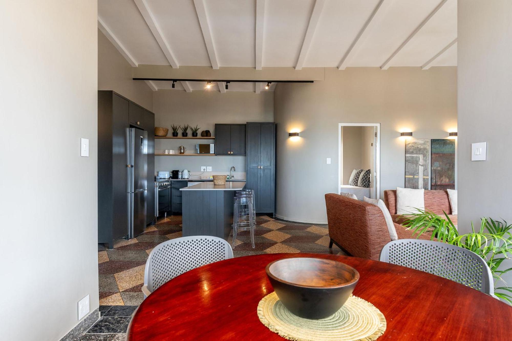 Camps Bay Village - Studios And Apartments Кейптаун Стая снимка