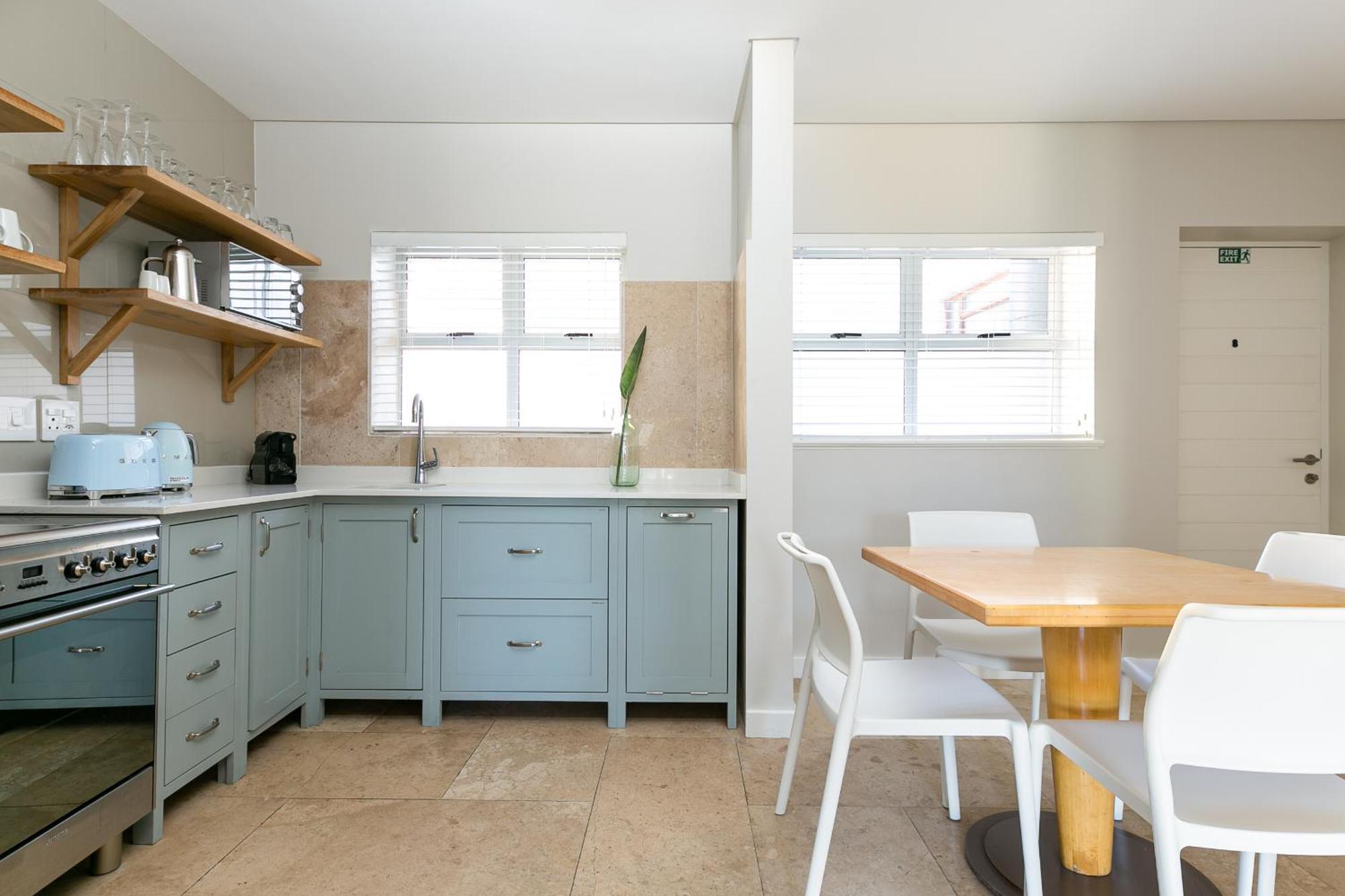 Camps Bay Village - Studios And Apartments Кейптаун Стая снимка