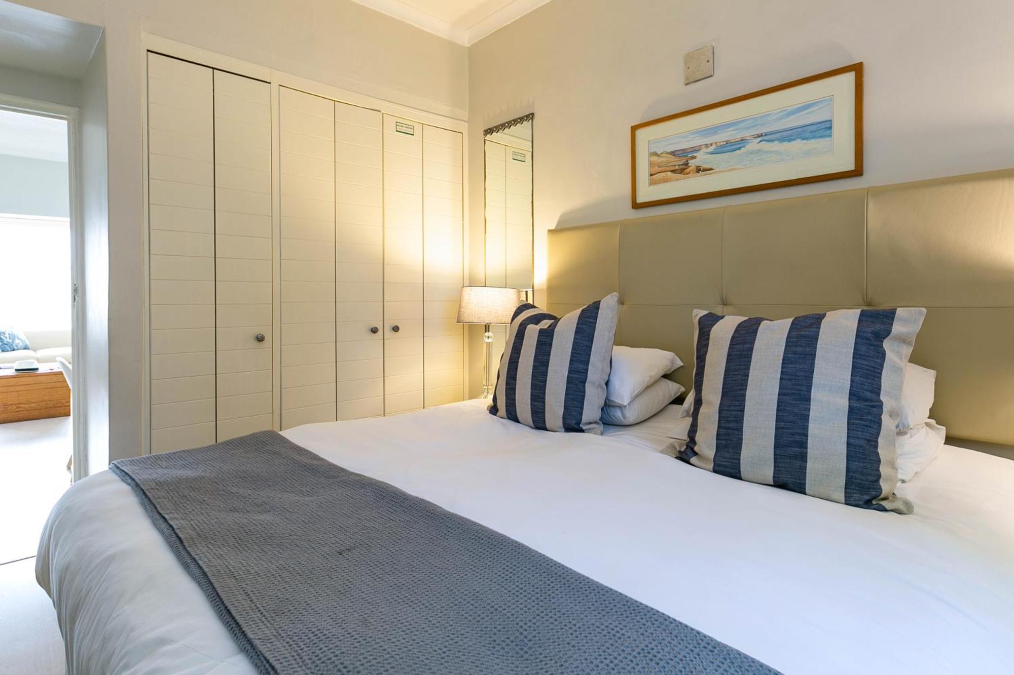 Camps Bay Village - Studios And Apartments Кейптаун Стая снимка