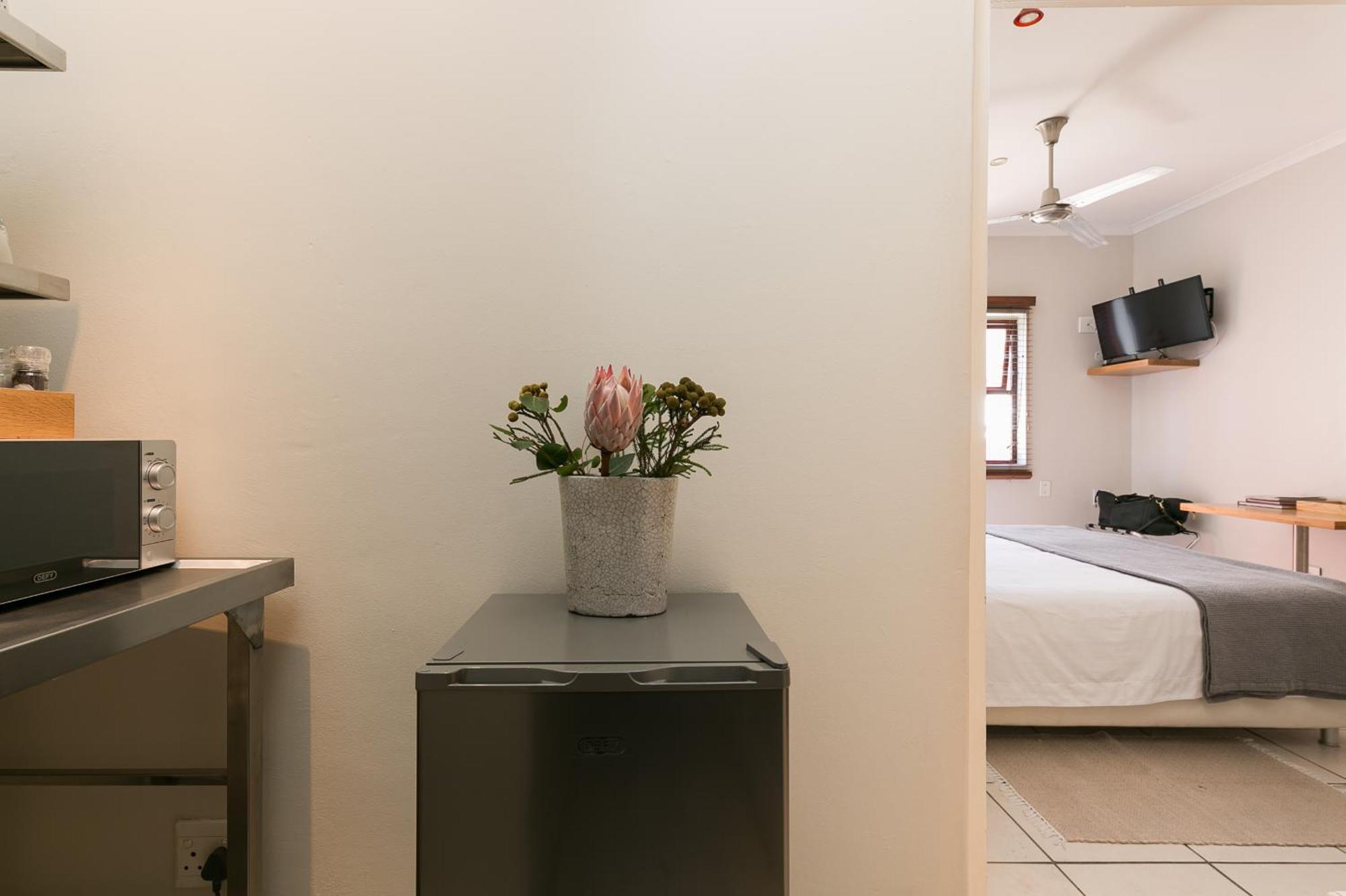 Camps Bay Village - Studios And Apartments Кейптаун Екстериор снимка