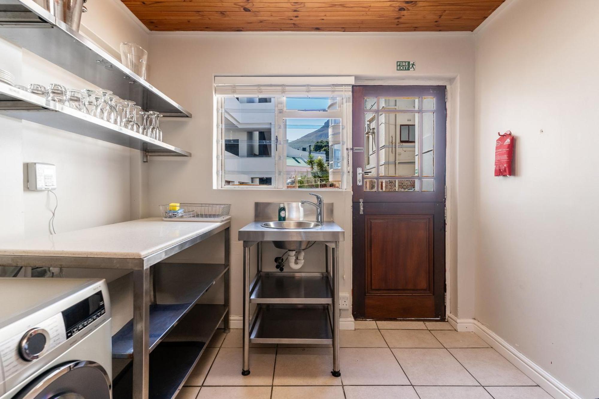 Camps Bay Village - Studios And Apartments Кейптаун Стая снимка