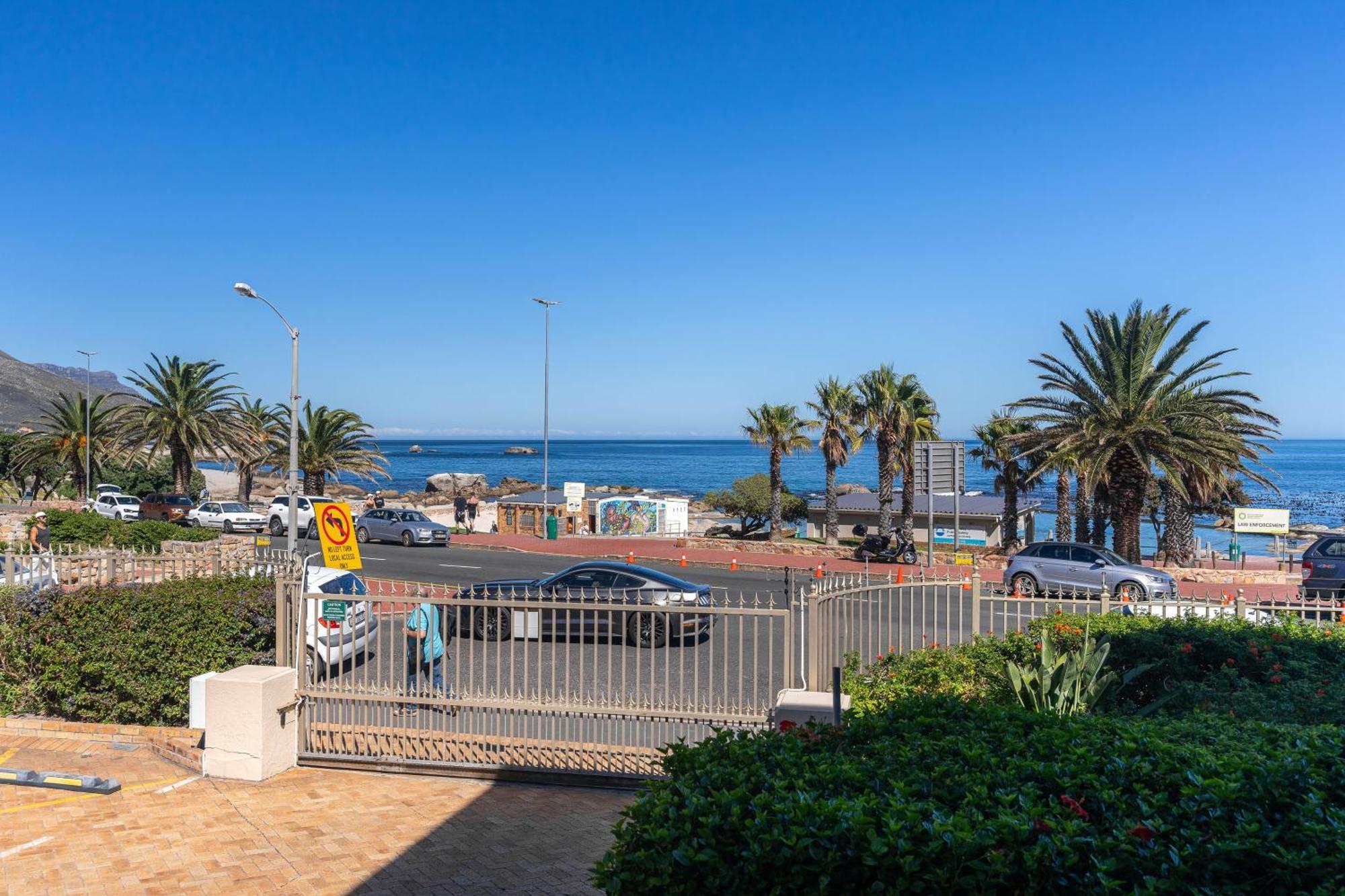 Camps Bay Village - Studios And Apartments Кейптаун Стая снимка