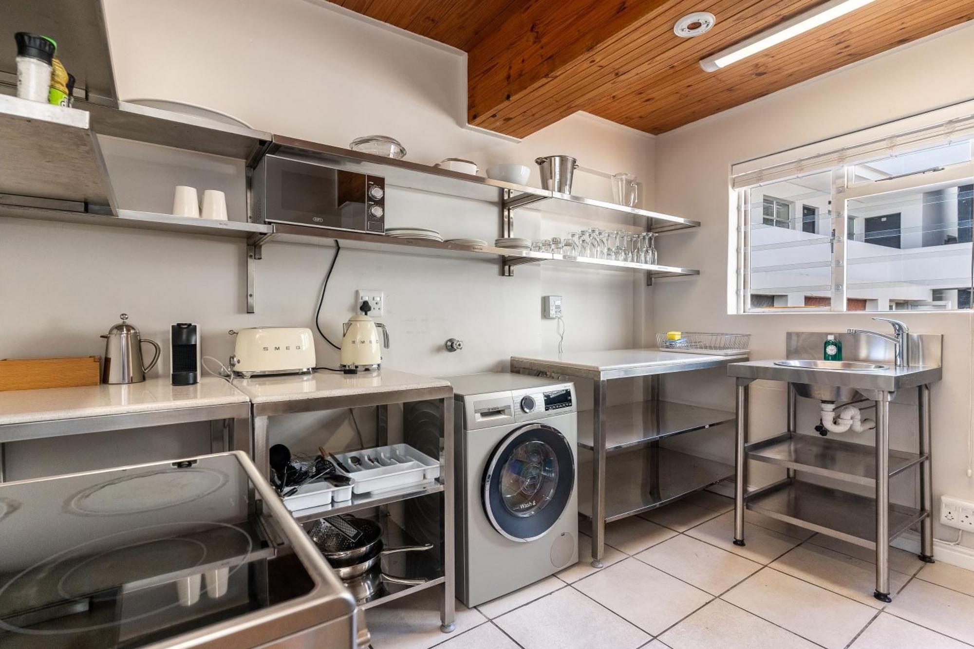 Camps Bay Village - Studios And Apartments Кейптаун Екстериор снимка
