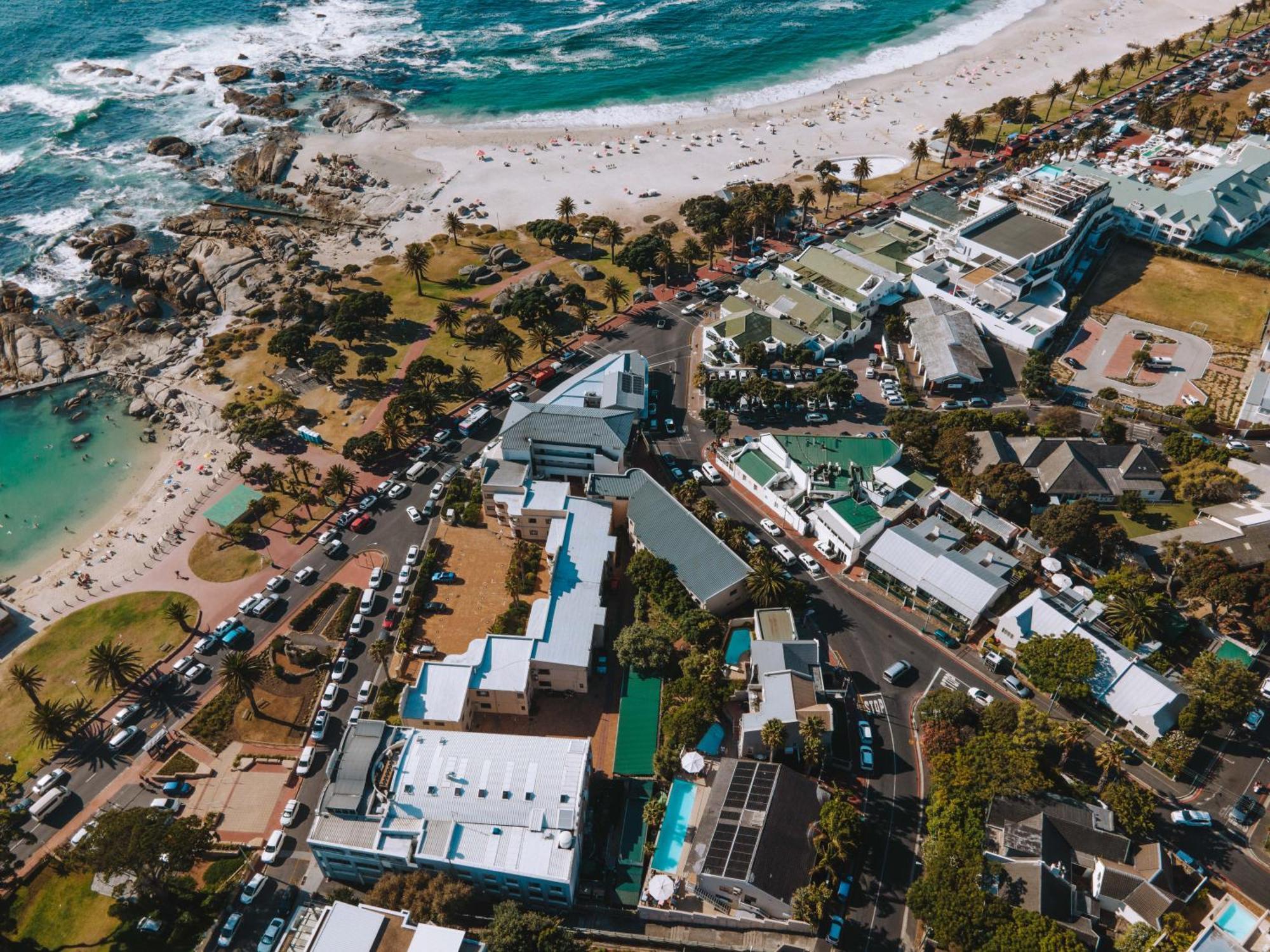 Camps Bay Village - Studios And Apartments Кейптаун Екстериор снимка